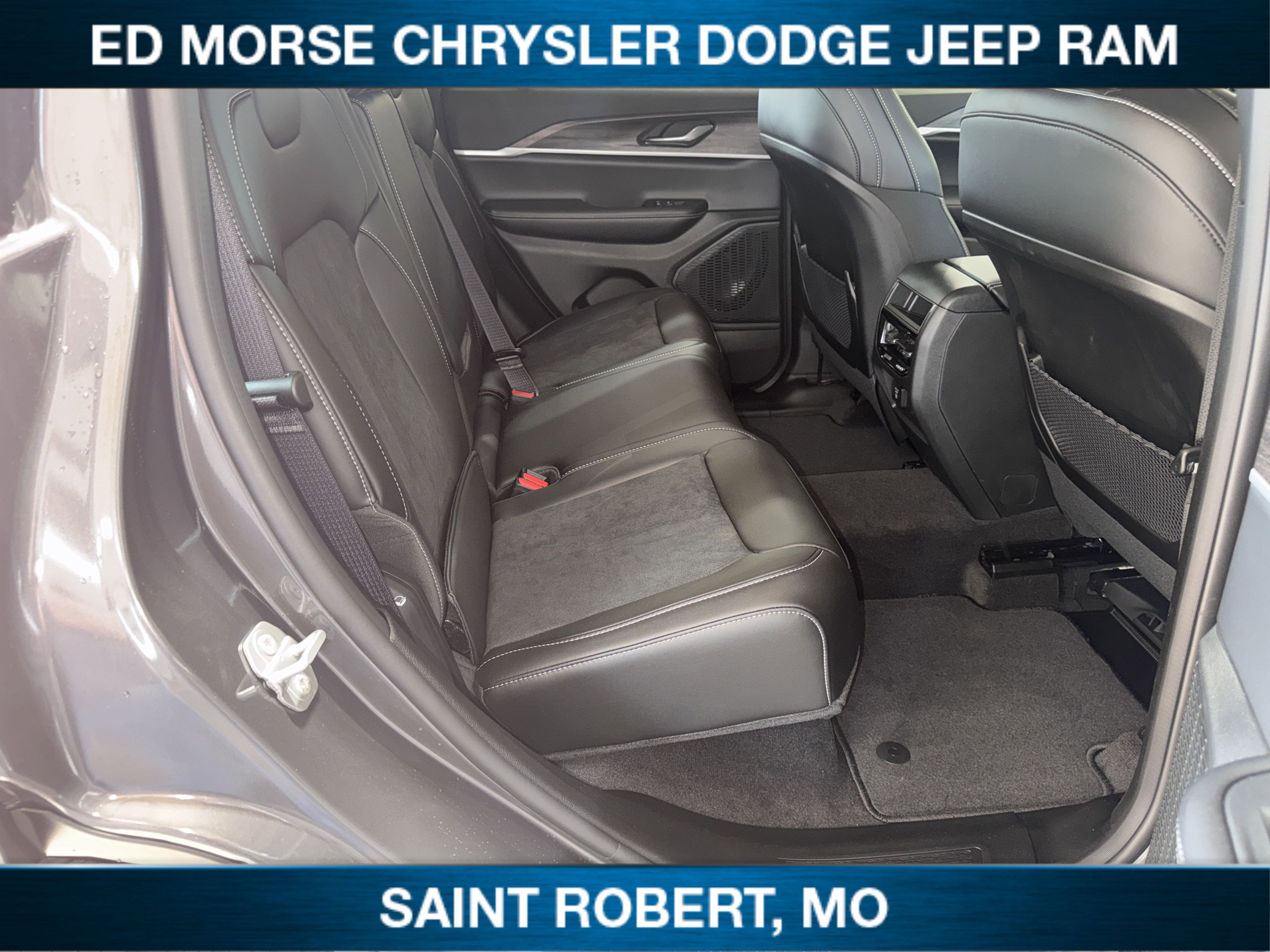 2026 Jeep Grand Cherokee Laredo Altitude