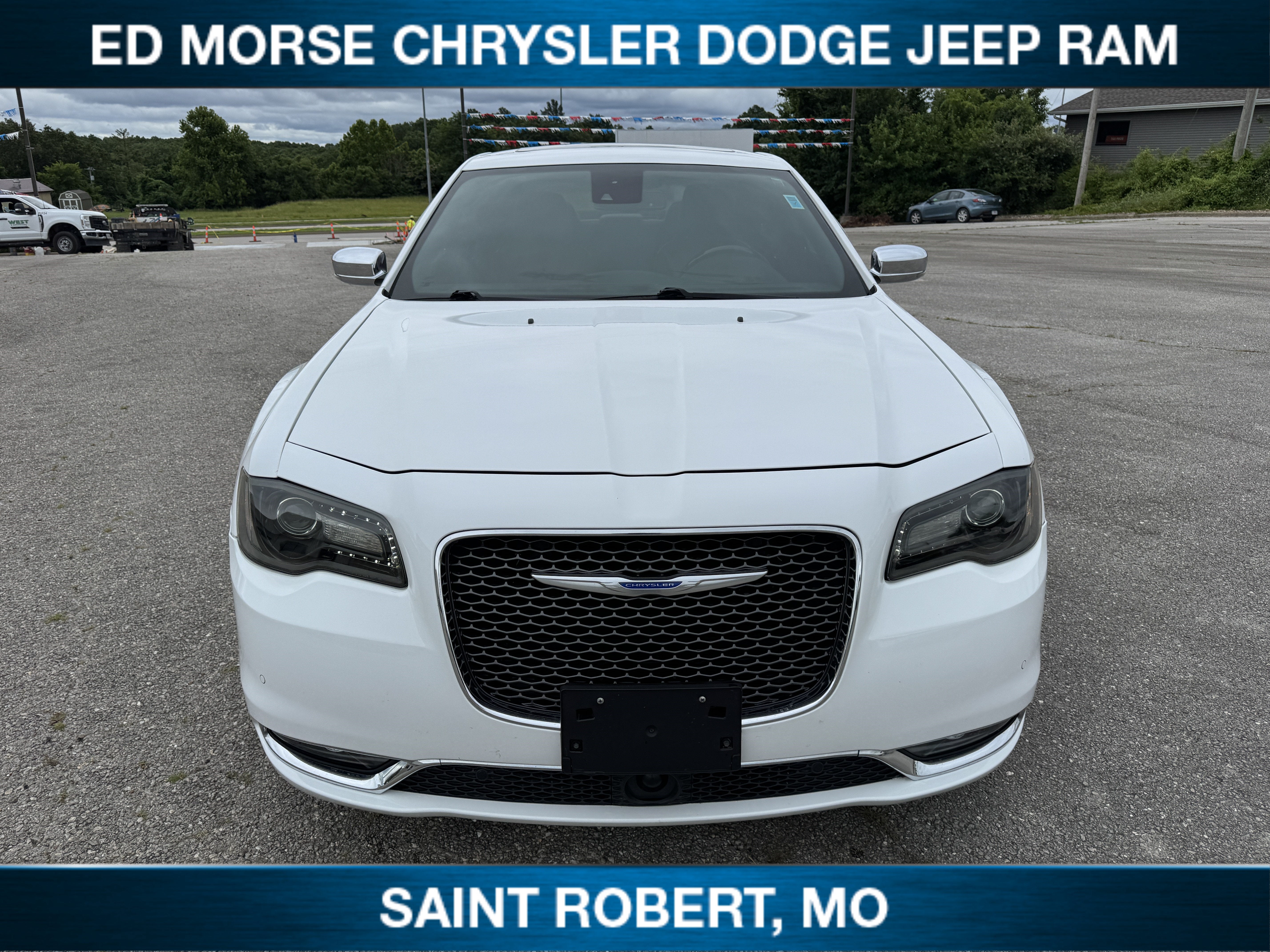 Used 2018 Chrysler 300 Limited with VIN 2C3CCAKG2JH302251 for sale in Saint Robert, MO