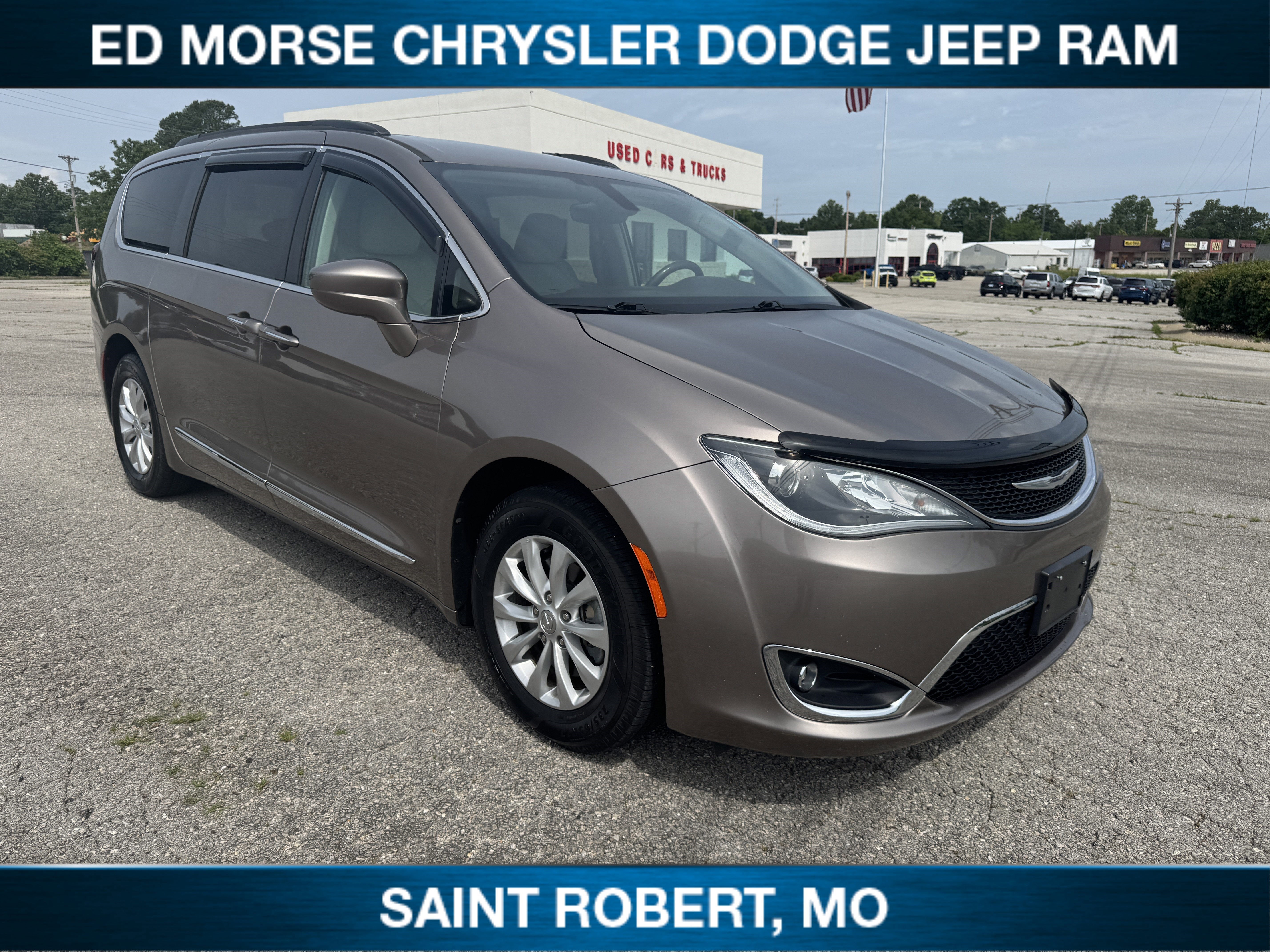 2017 Chrysler Pacifica Touring-L's photo