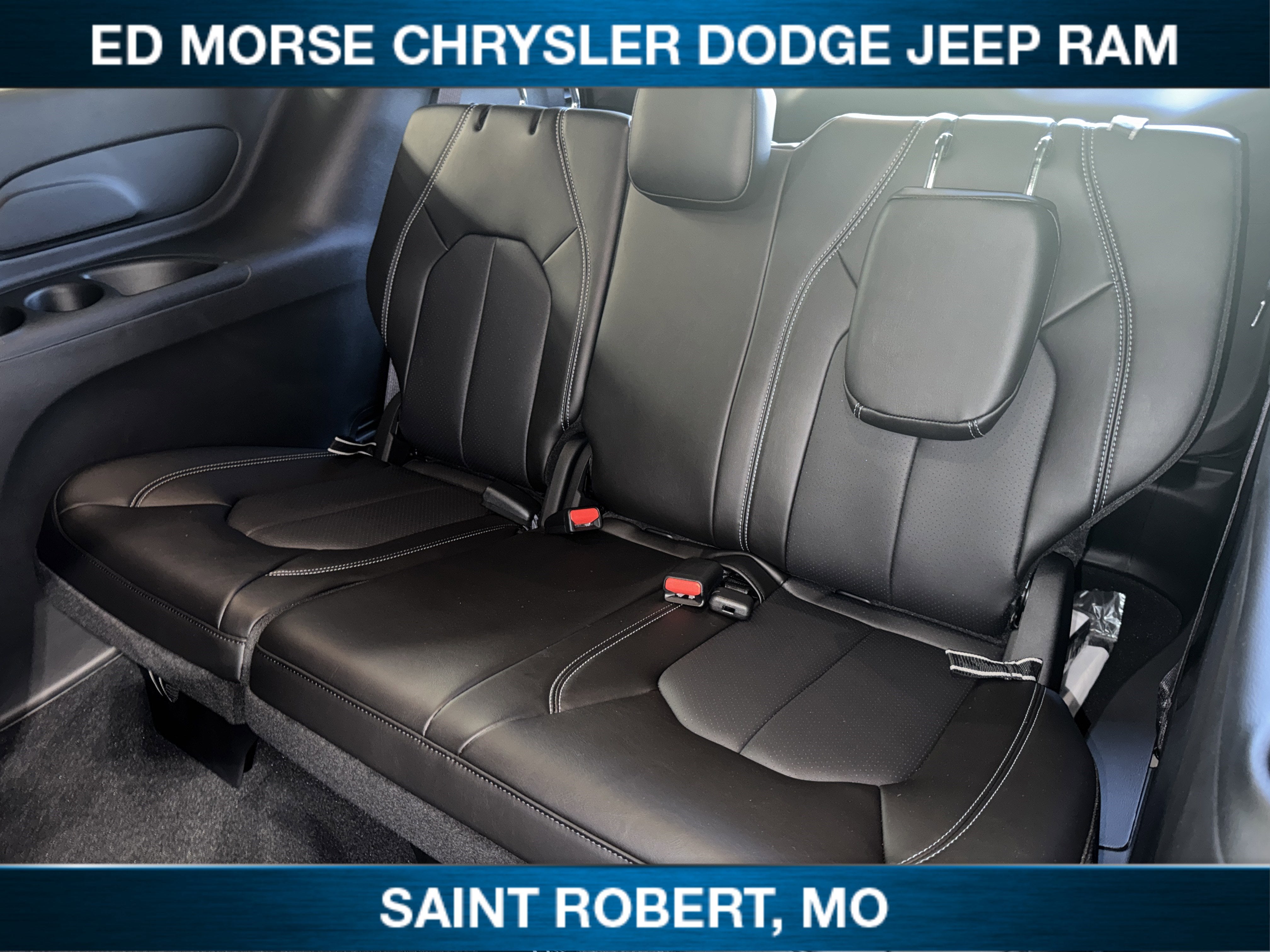 2027 Chrysler Pacifica Select