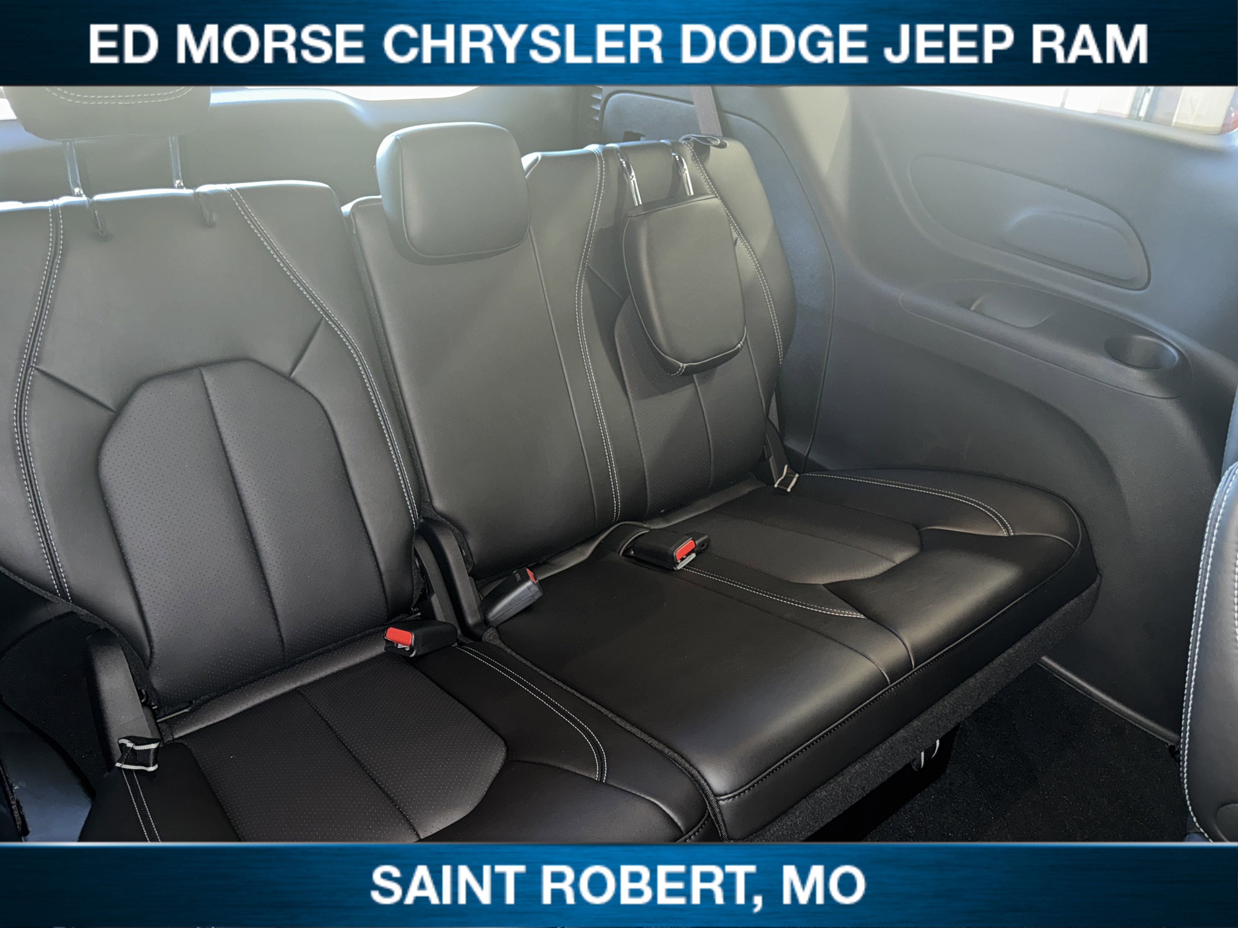2027 Chrysler Pacifica Select
