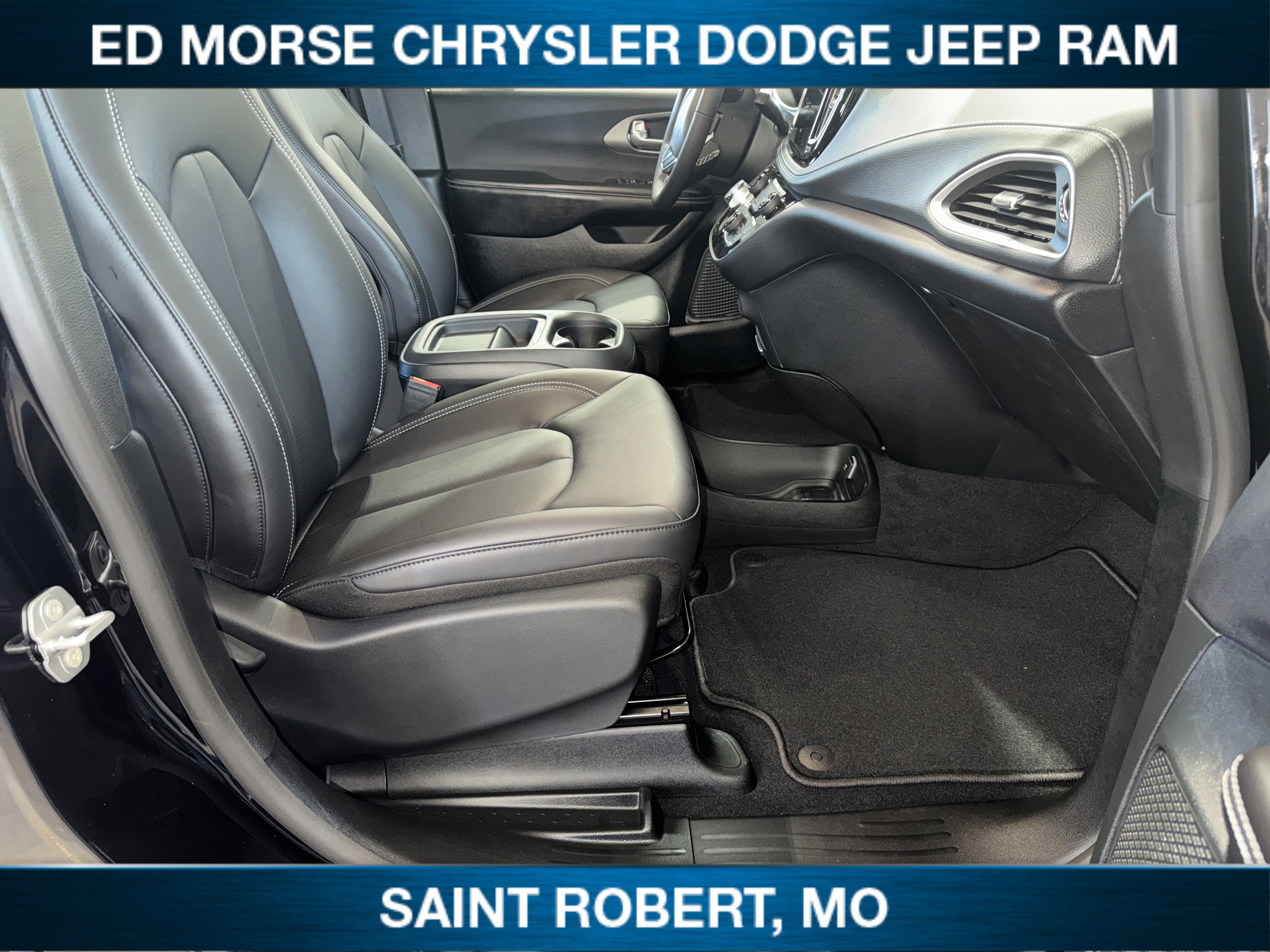 2027 Chrysler Pacifica Select
