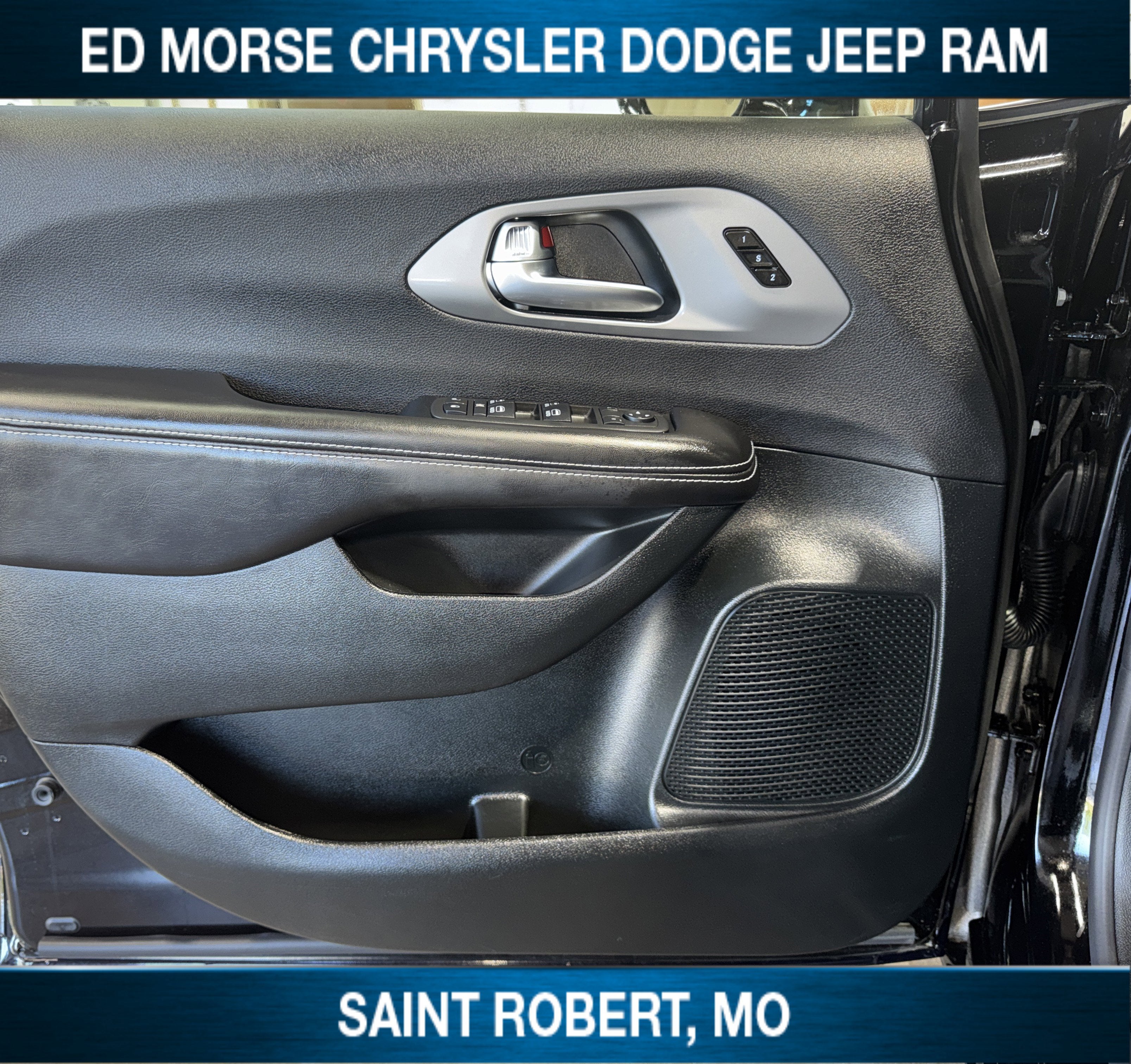 2027 Chrysler Pacifica Select