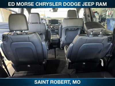 2027 Chrysler Pacifica Select