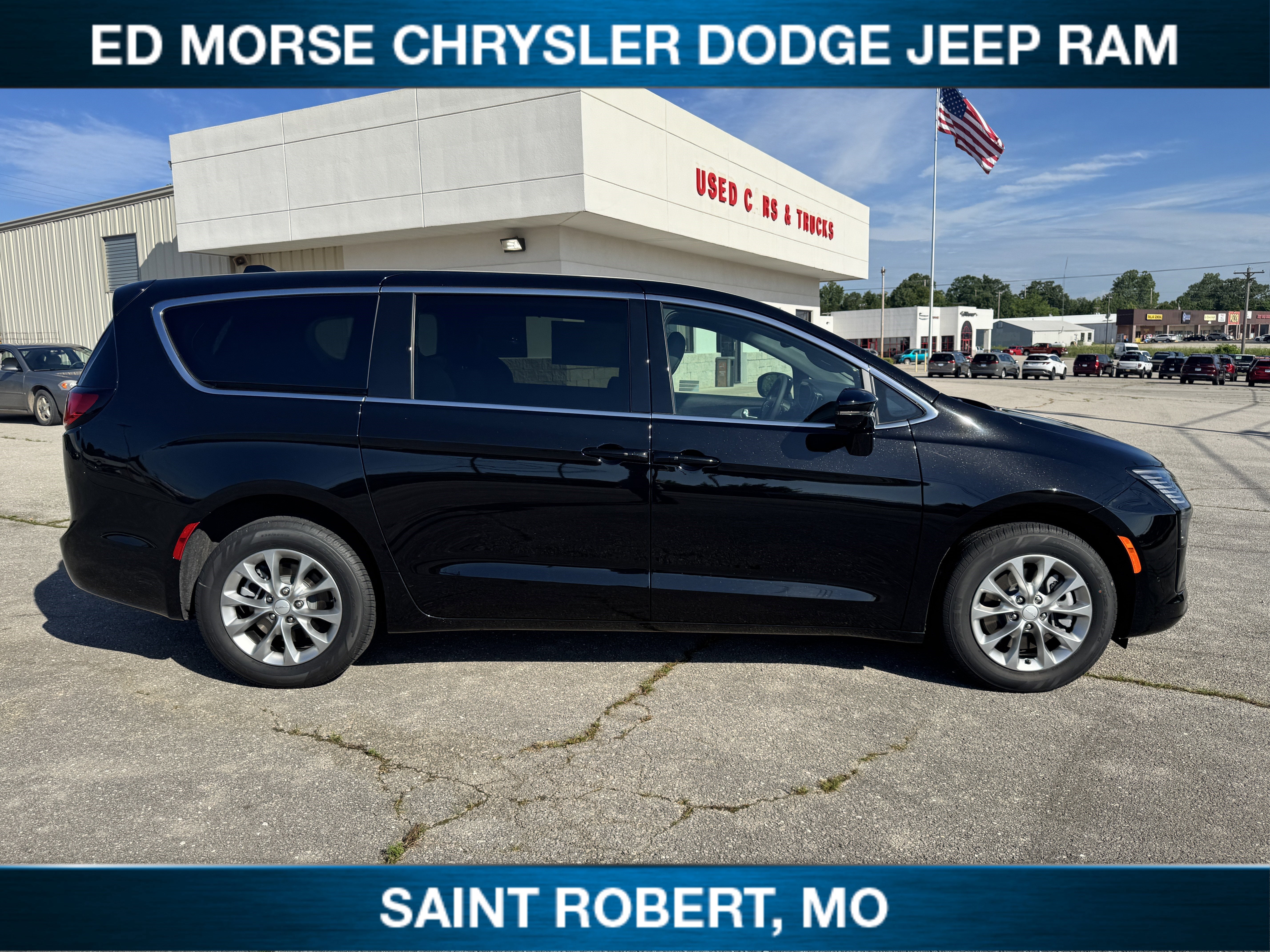 2027 Chrysler Pacifica Select