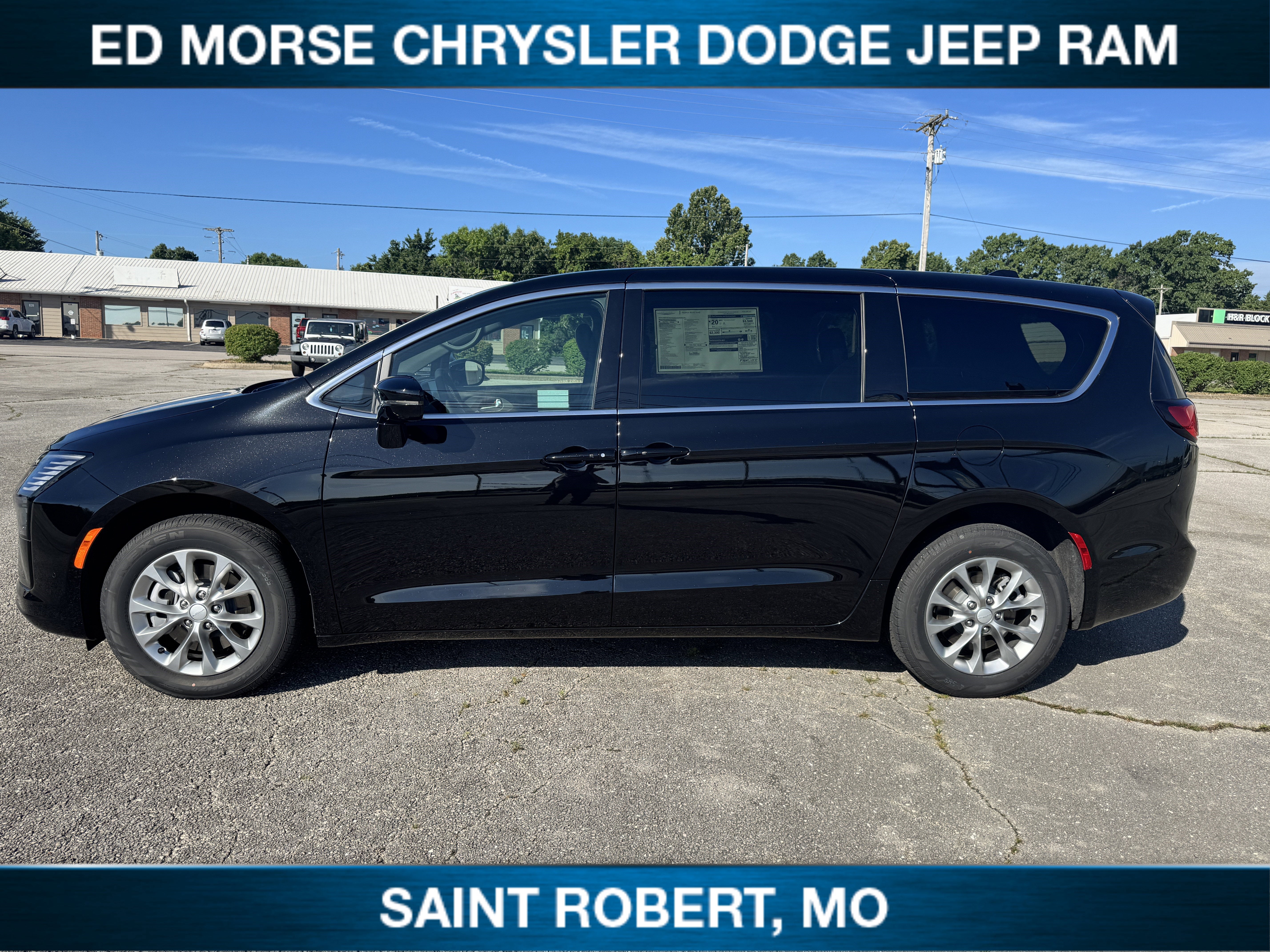 2027 Chrysler Pacifica Select
