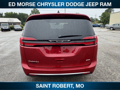 2027 Chrysler Pacifica Select