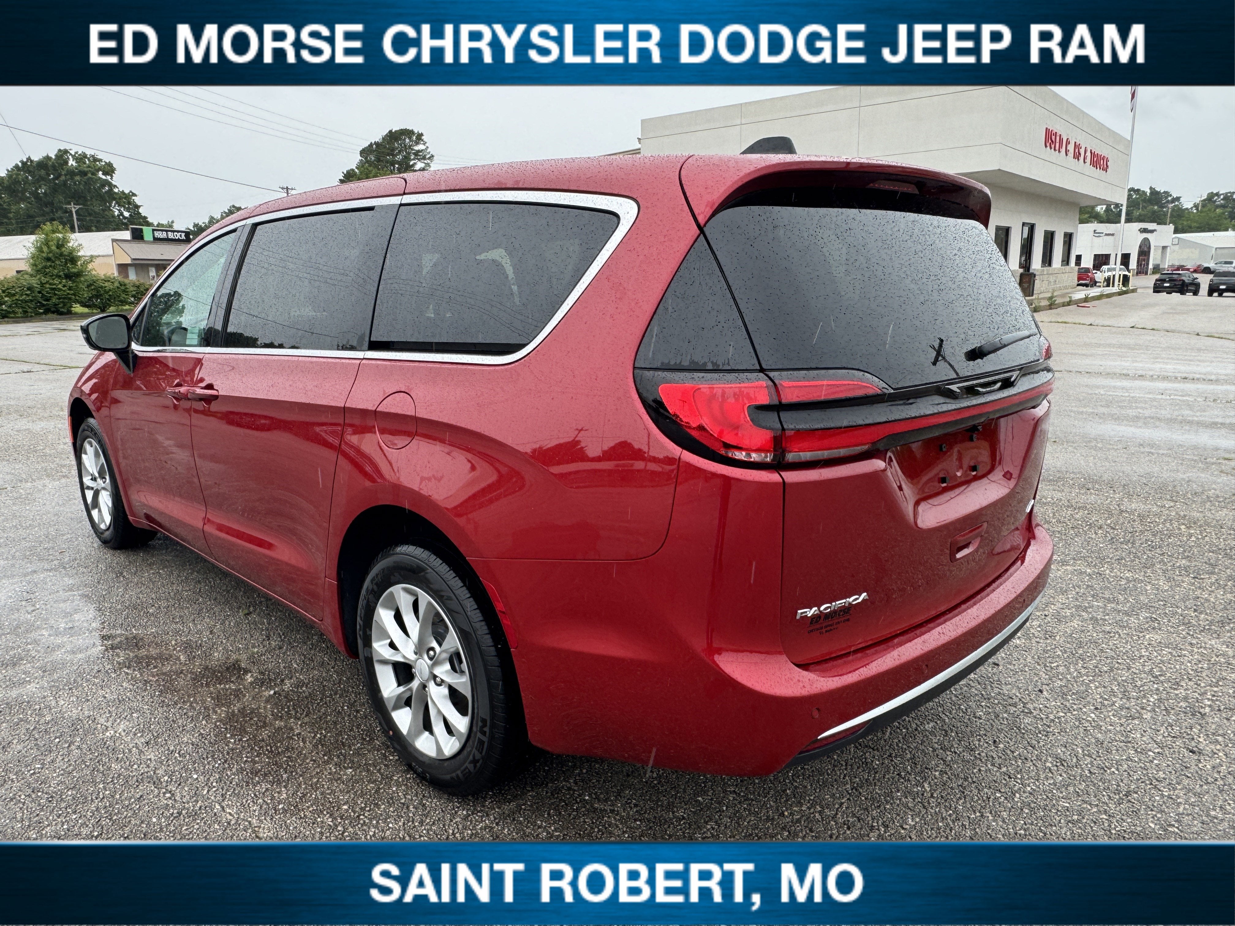 2027 Chrysler Pacifica Select