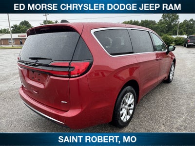 2027 Chrysler Pacifica Select