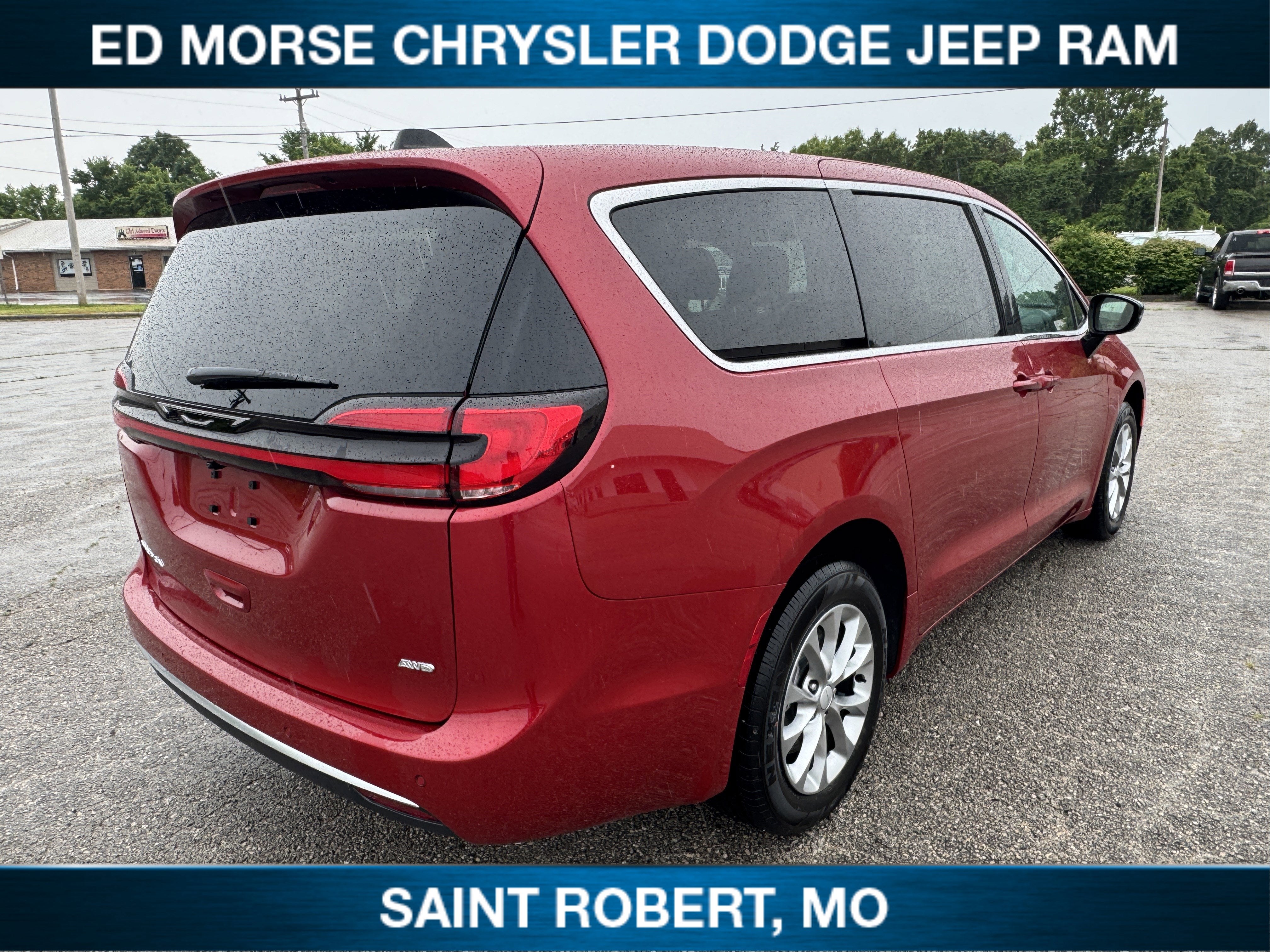 2027 Chrysler Pacifica Select