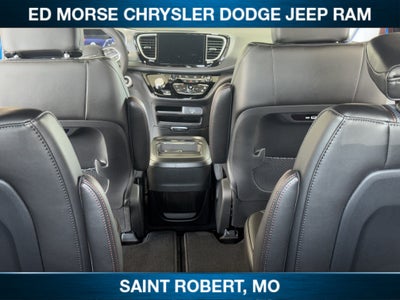 2027 Chrysler Pacifica Select