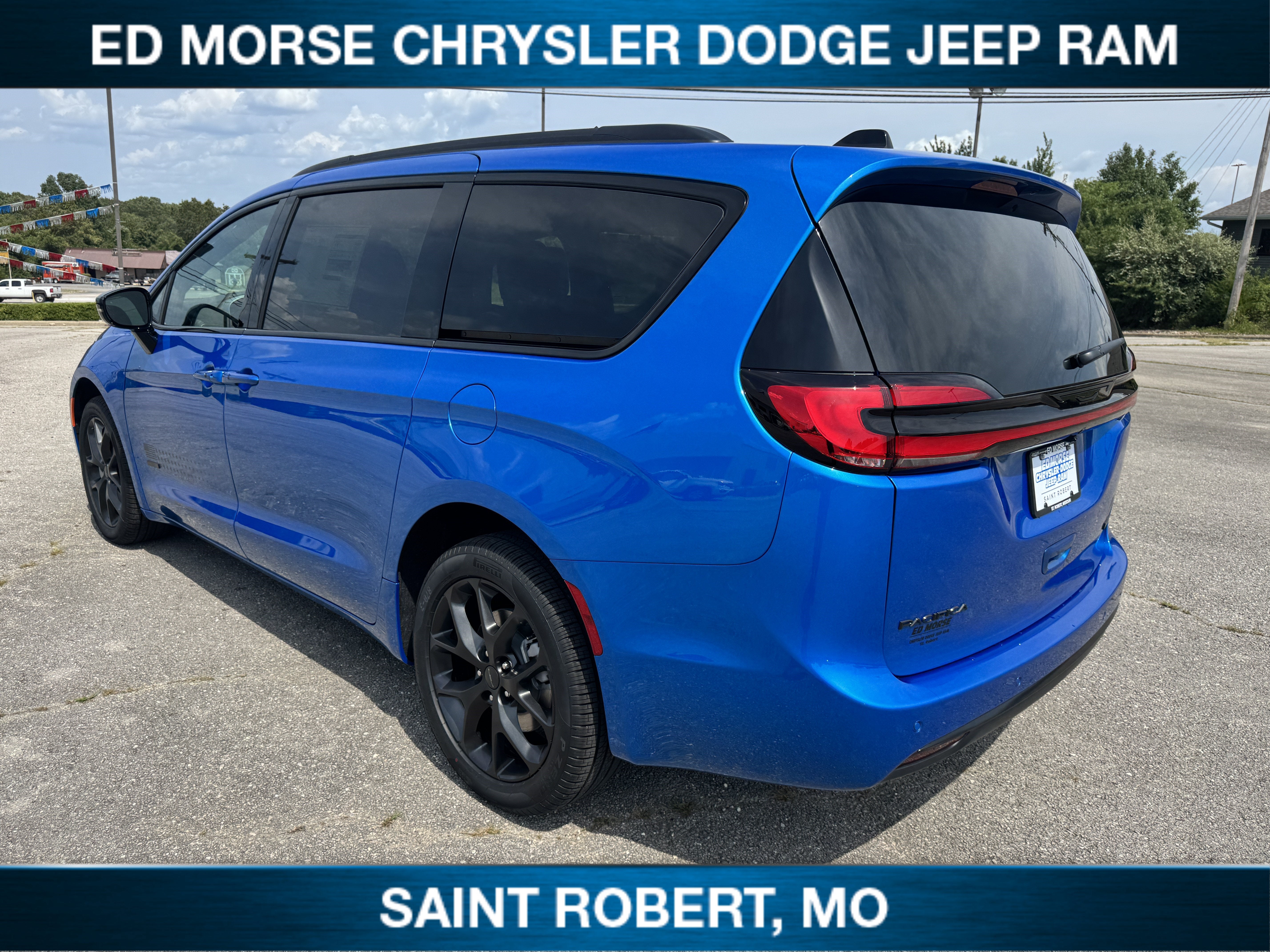 2027 Chrysler Pacifica Select