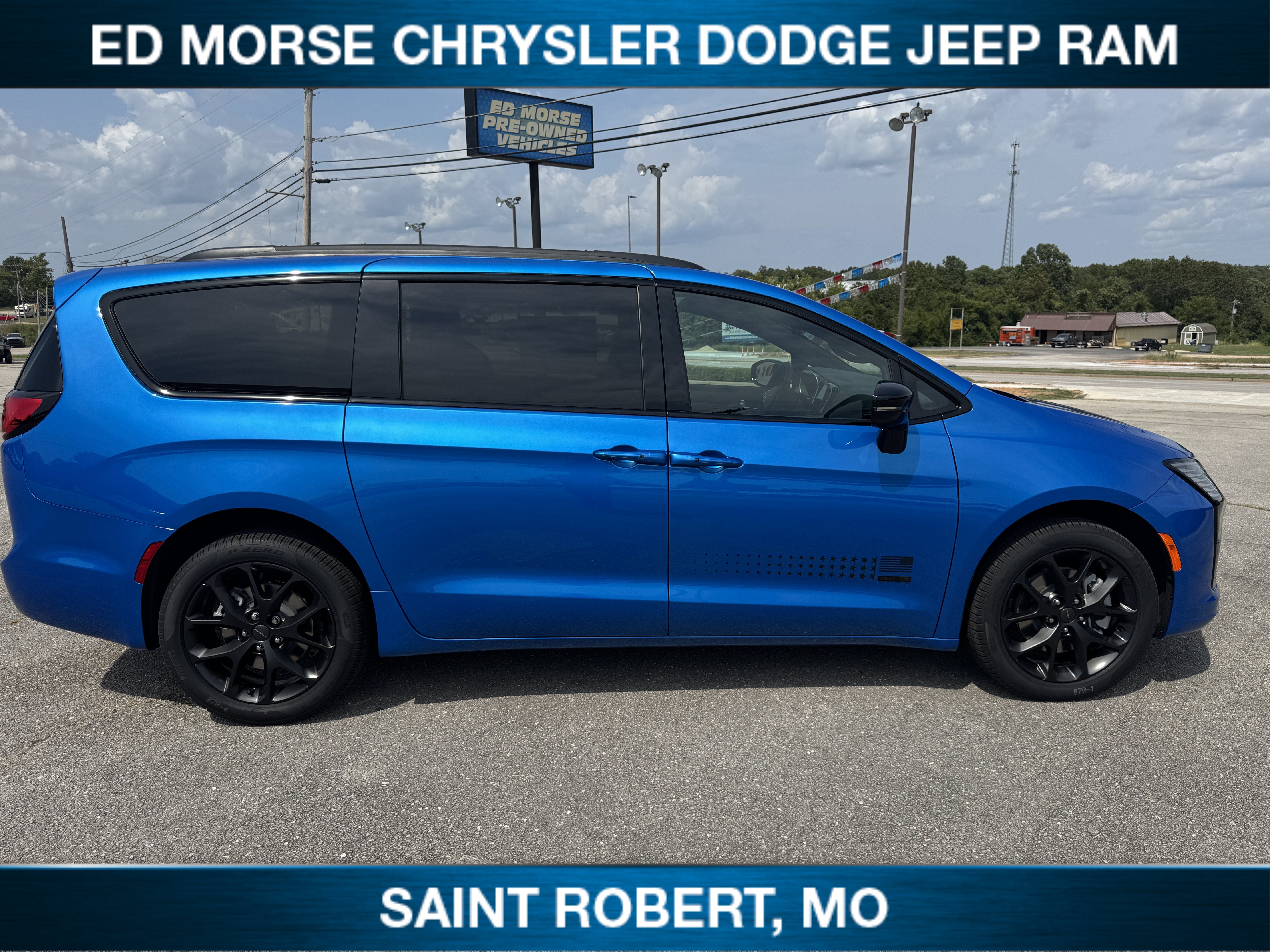 2027 Chrysler Pacifica Select