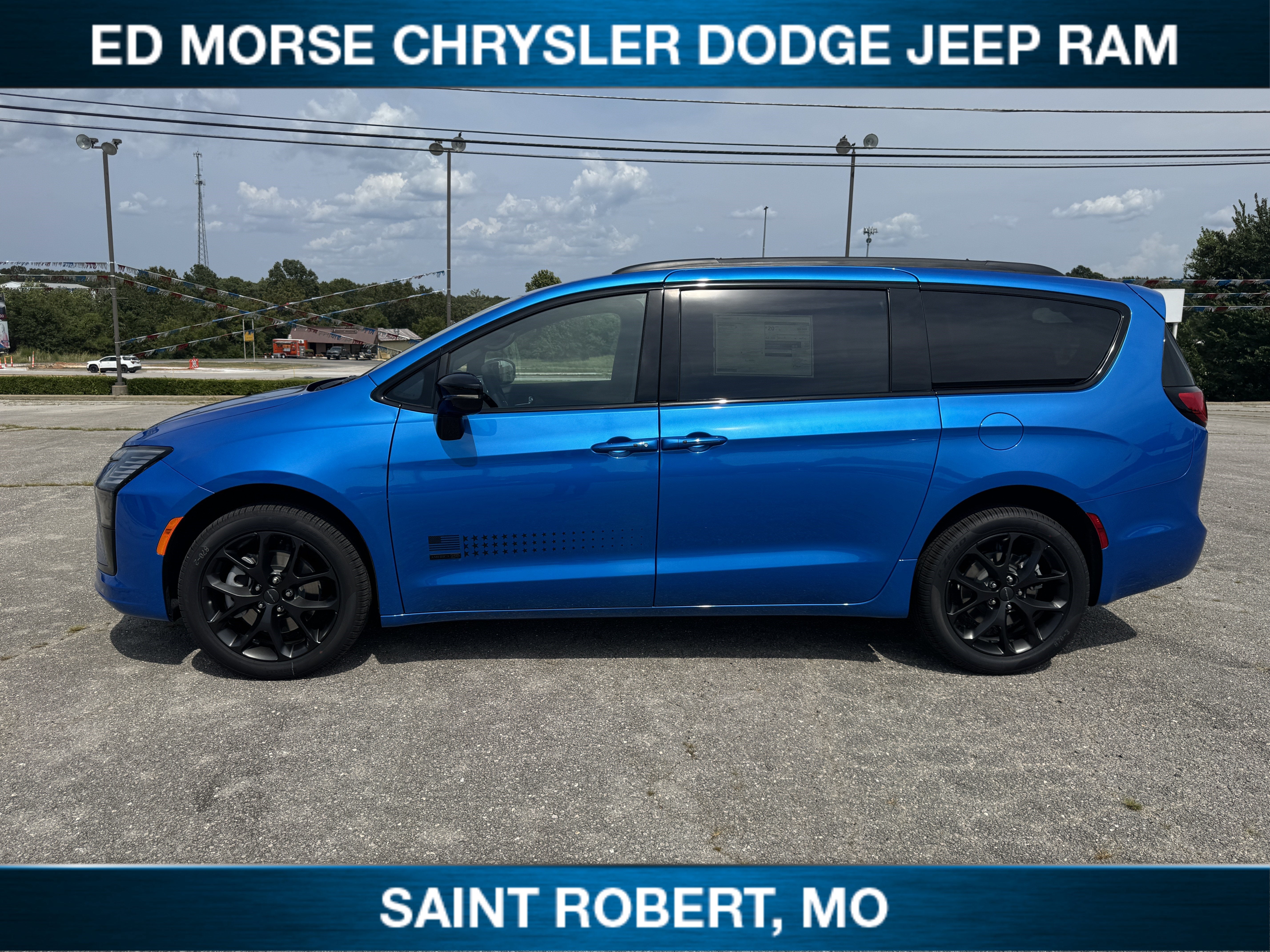 2027 Chrysler Pacifica Select