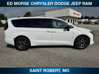 2027 Chrysler Pacifica Limited