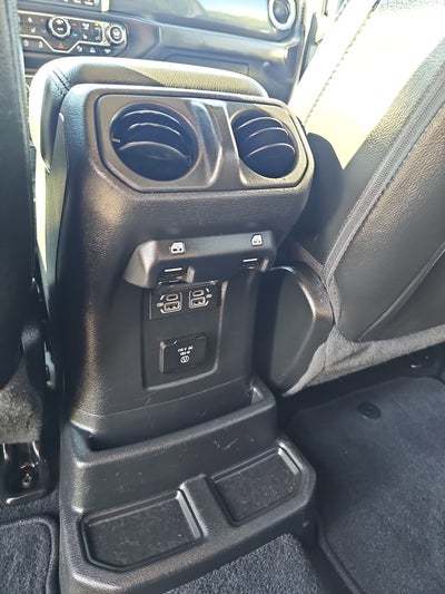 2022 Jeep Wrangler Unlimited Sahara Altitude