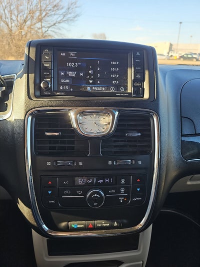 2013 Chrysler Town & Country Touring