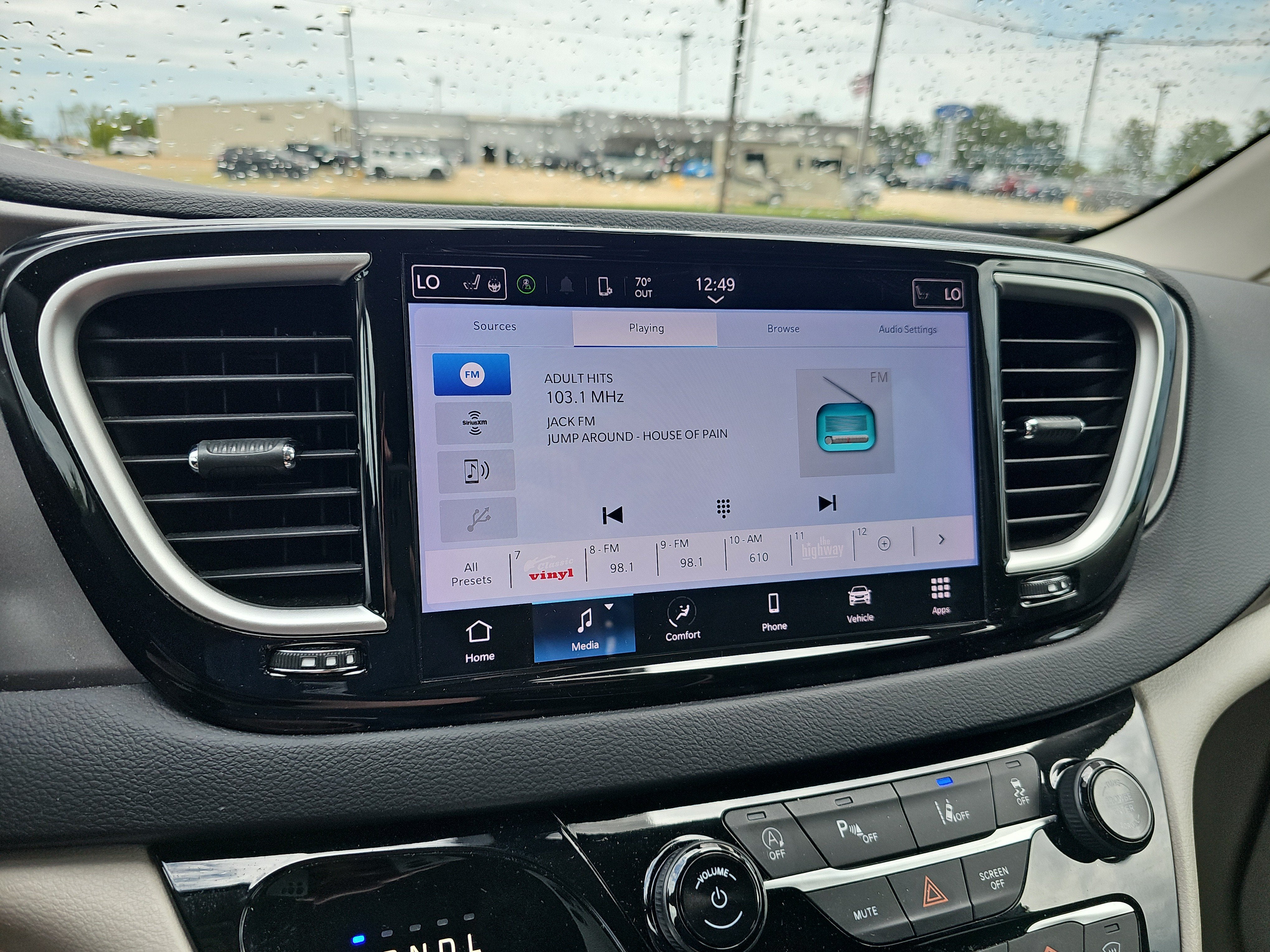 2023 Chrysler Pacifica Touring L